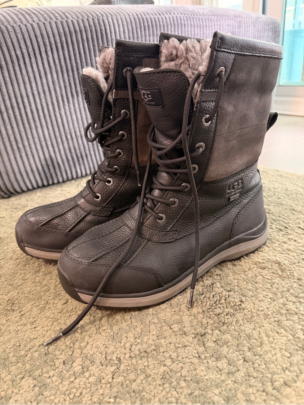 UGG Women's Adirondack Black Lace-Up Shearling-Trim Winter/Snow Boots